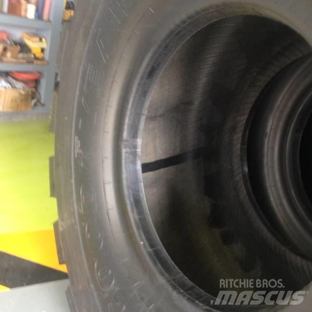 Goodyear 3565R33 L5 Pneus, roues et jantes