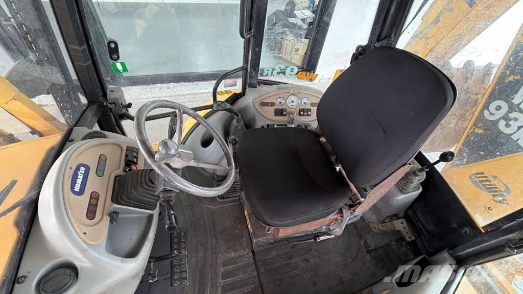 Komatsu WB 93 R Tractopelle