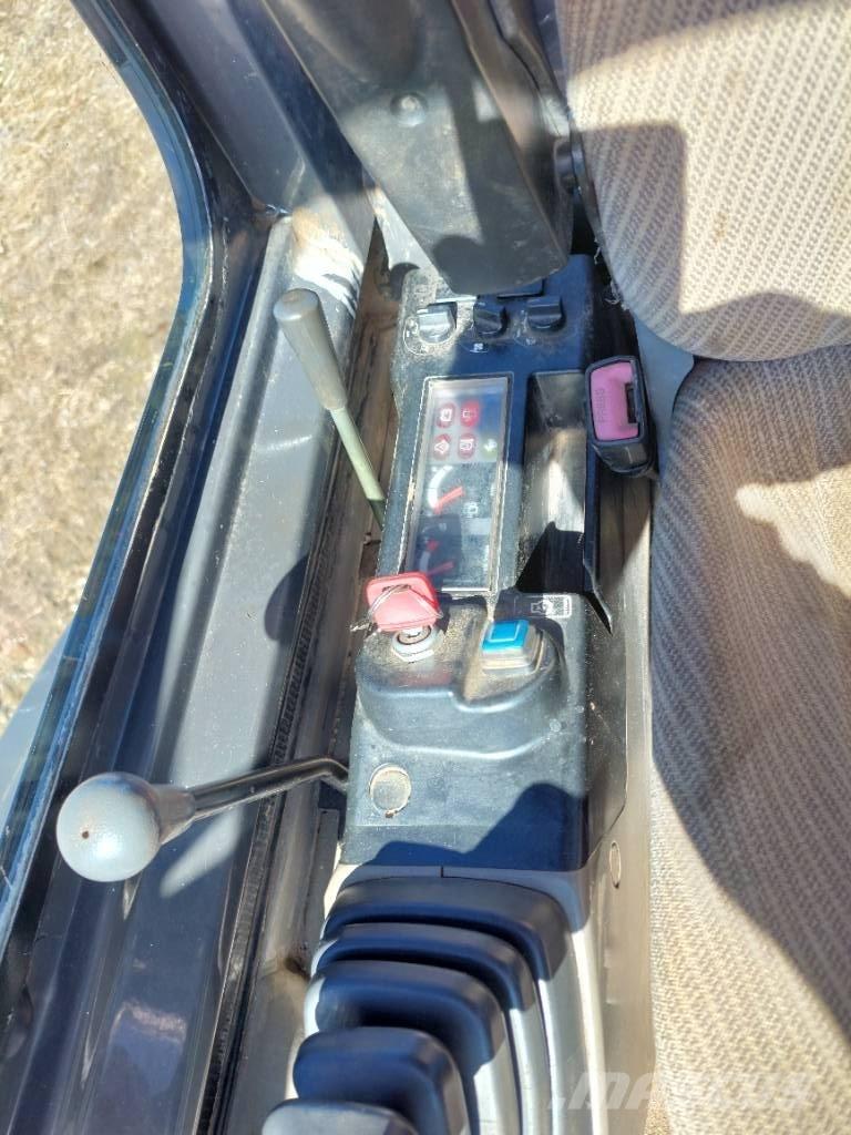 CASE CX 26 B Mini pelle < 7t