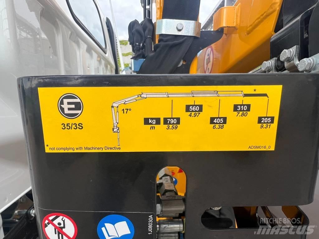 Fuso 35 3S Camion plateau ridelle avec grue