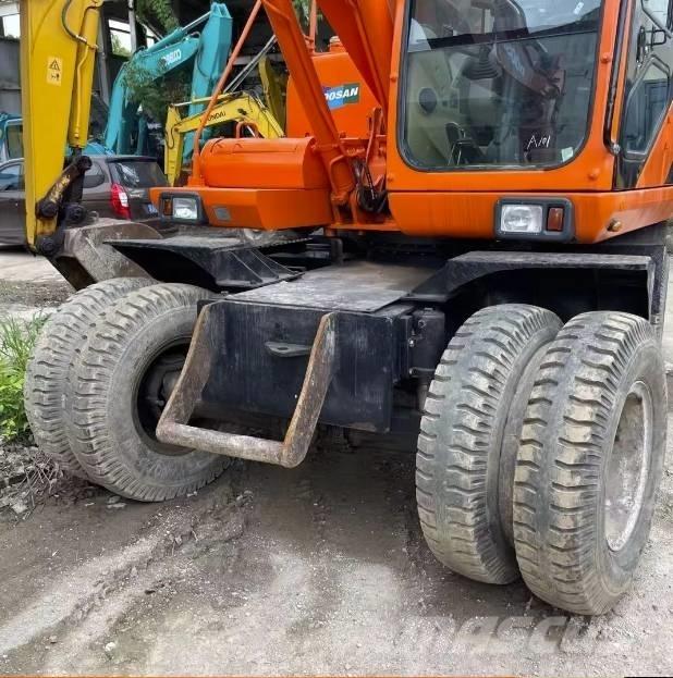 Doosan DH150W-7 Pelle sur pneus