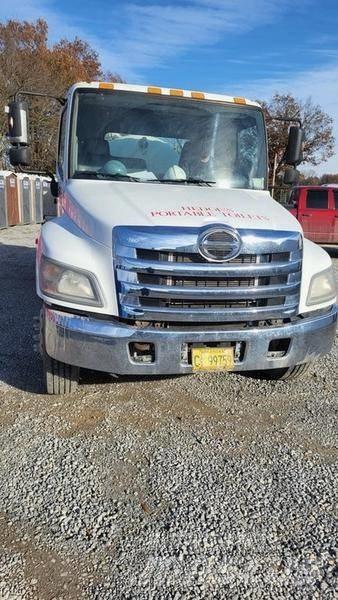 Hino Toilet Truck Motrici cisterna