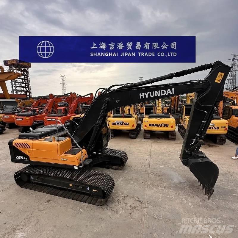 Hyundai R225 Pelle sur chenilles