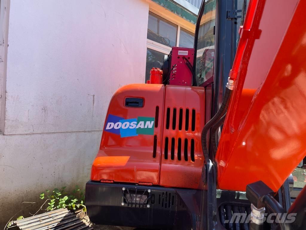 Doosan DX 60 Pelle sur chenilles