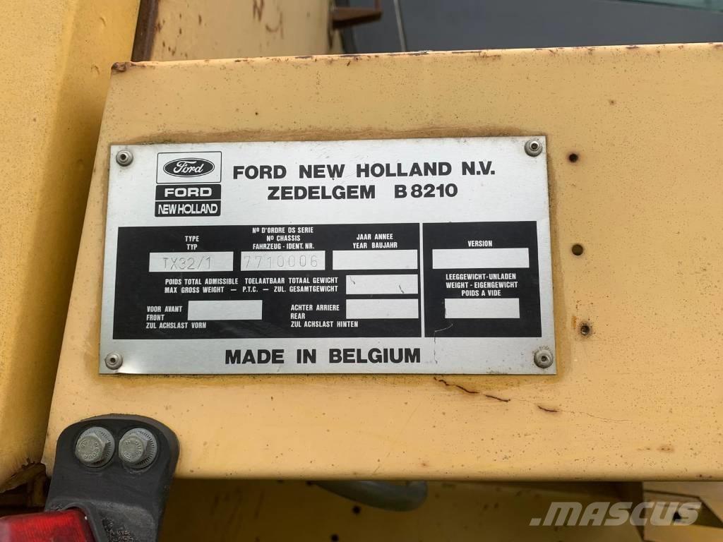 New Holland TX 32 Moissonneuse batteuse