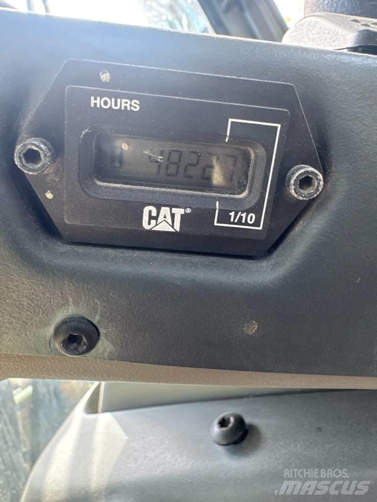 CAT 906 Chargeuse sur pneus
