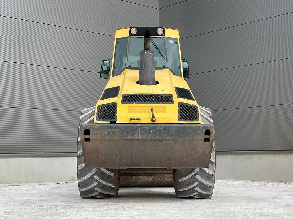 Bomag BW 213 DH-4 Rouleaux monocylindre