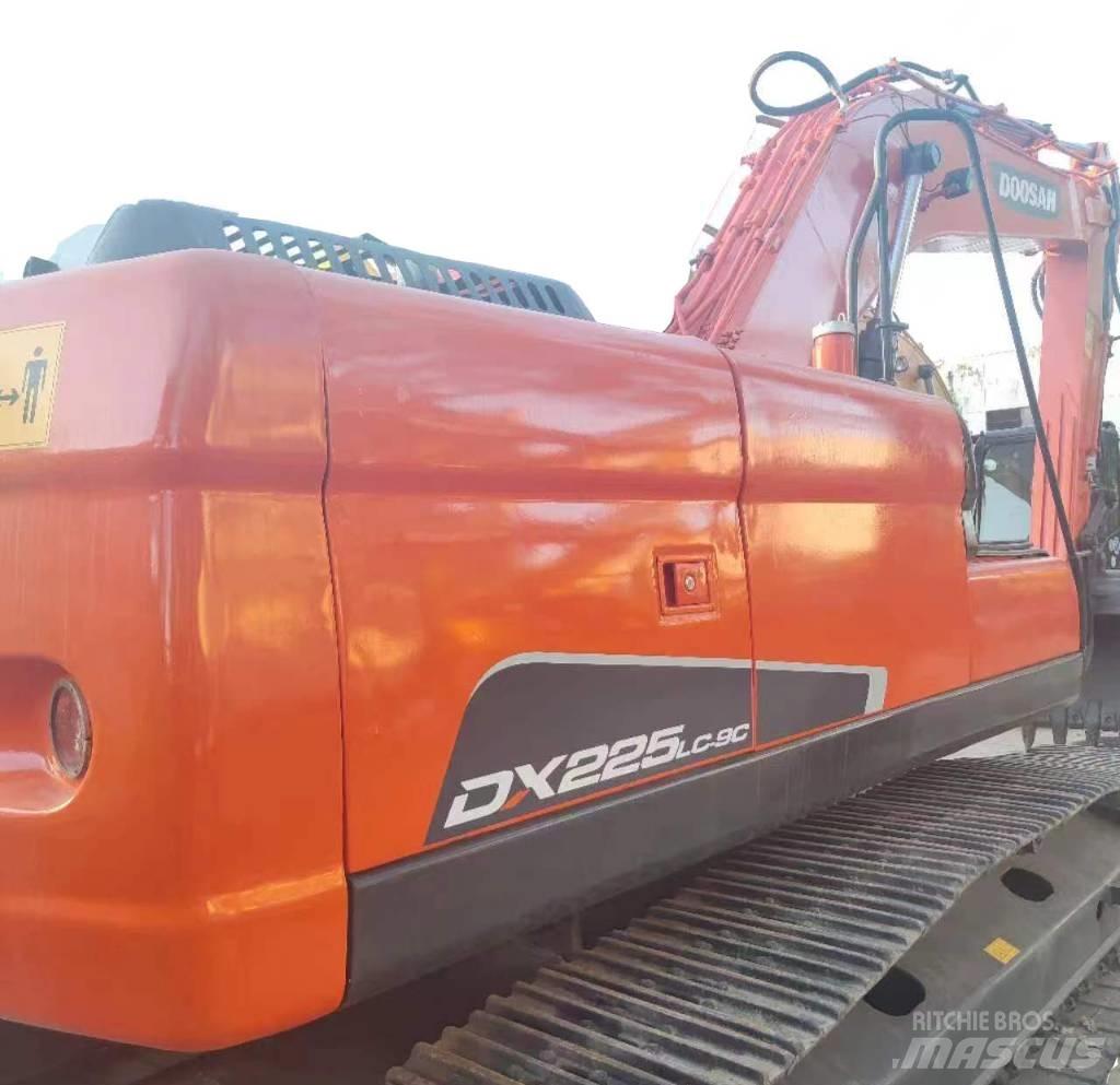 Doosan DX 225 Pelle sur chenilles