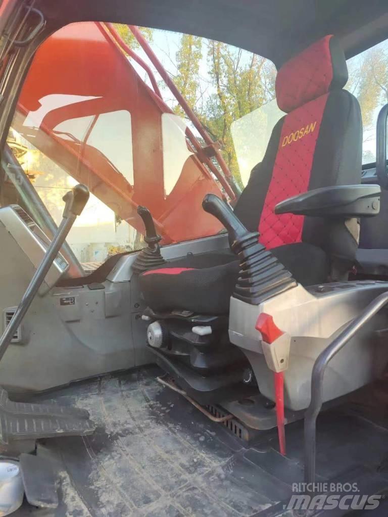 Doosan DX 225 Pelle sur chenilles