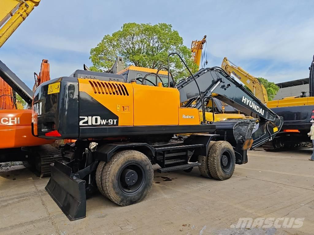 Hyundai R210W-9 Pelle sur pneus