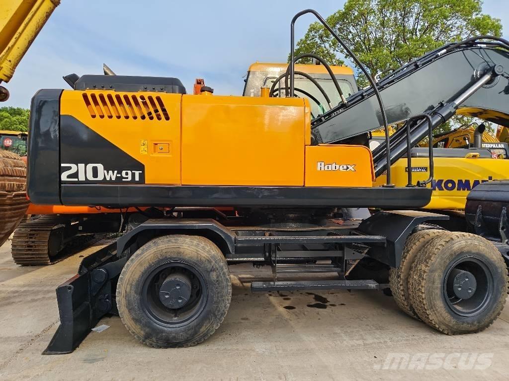Hyundai R210W-9 Pelle sur pneus