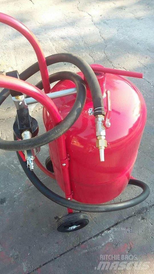 CAT 40 LI BORMANN Sableuse et saleuse