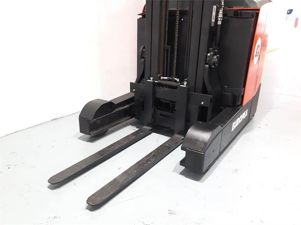 BT RRE 180 E Chariot à mât rétractable