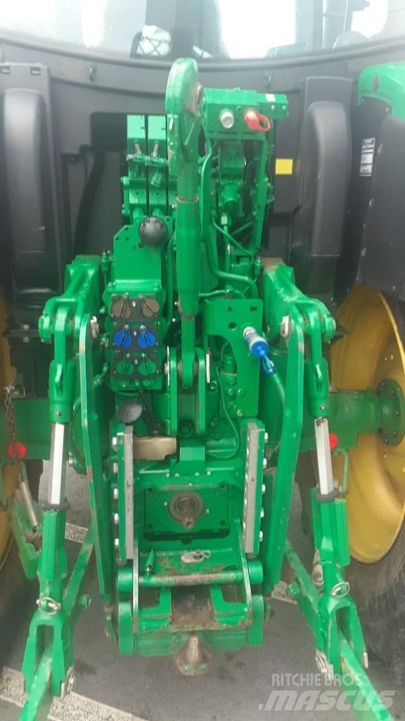 John Deere 6120 R Tracteur