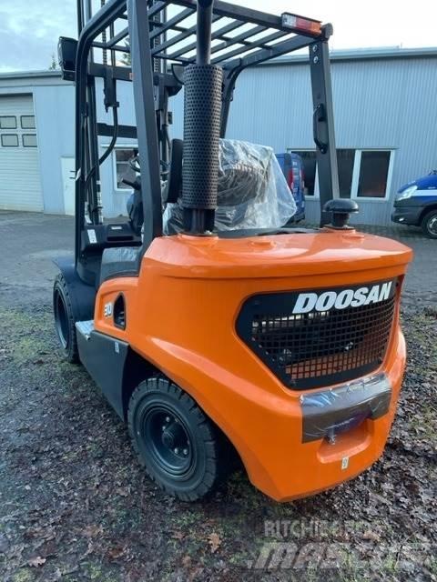 Doosan D30NXS Chariots diesel