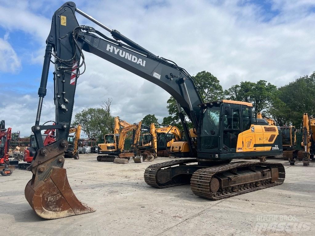 Hyundai HX220AL Pelle sur chenilles