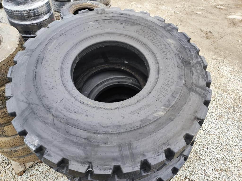  23.5 R25 tires Pneus, roues et jantes