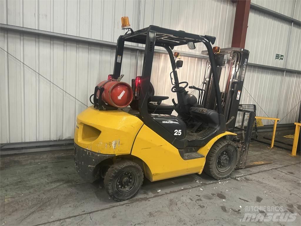 Komatsu FG25HT-17 Chariots GPL