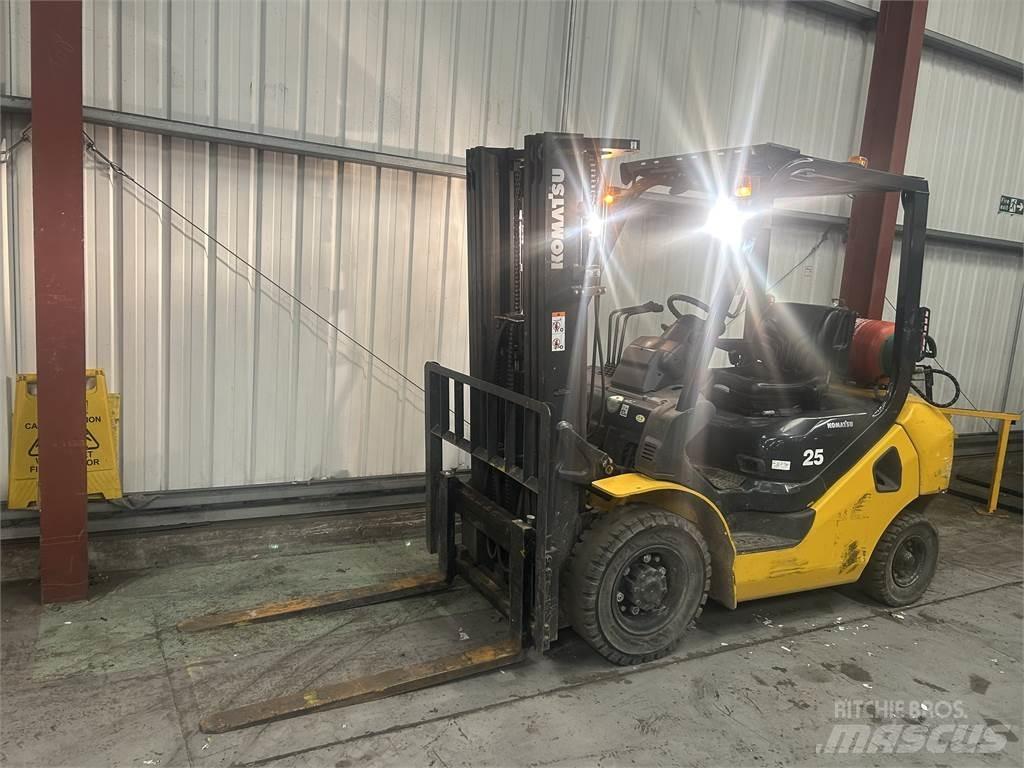 Komatsu FG25HT-17 Chariots GPL