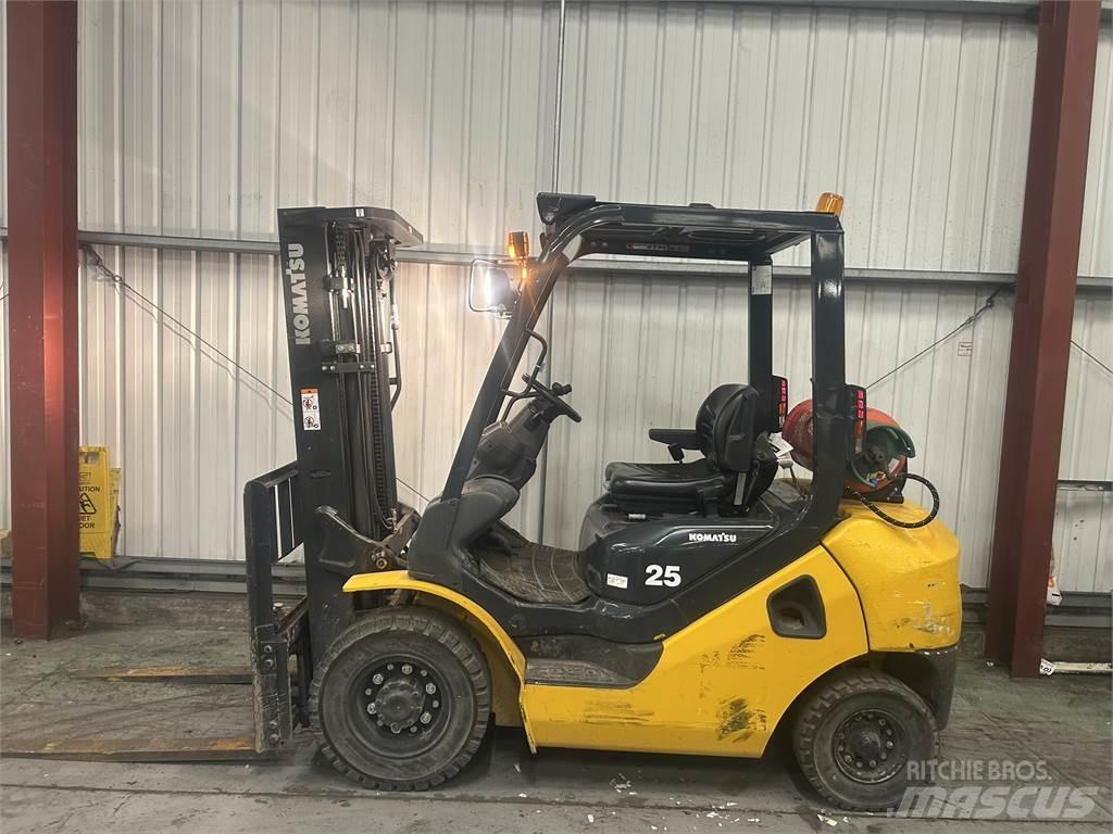 Komatsu FG25HT-17 Chariots GPL