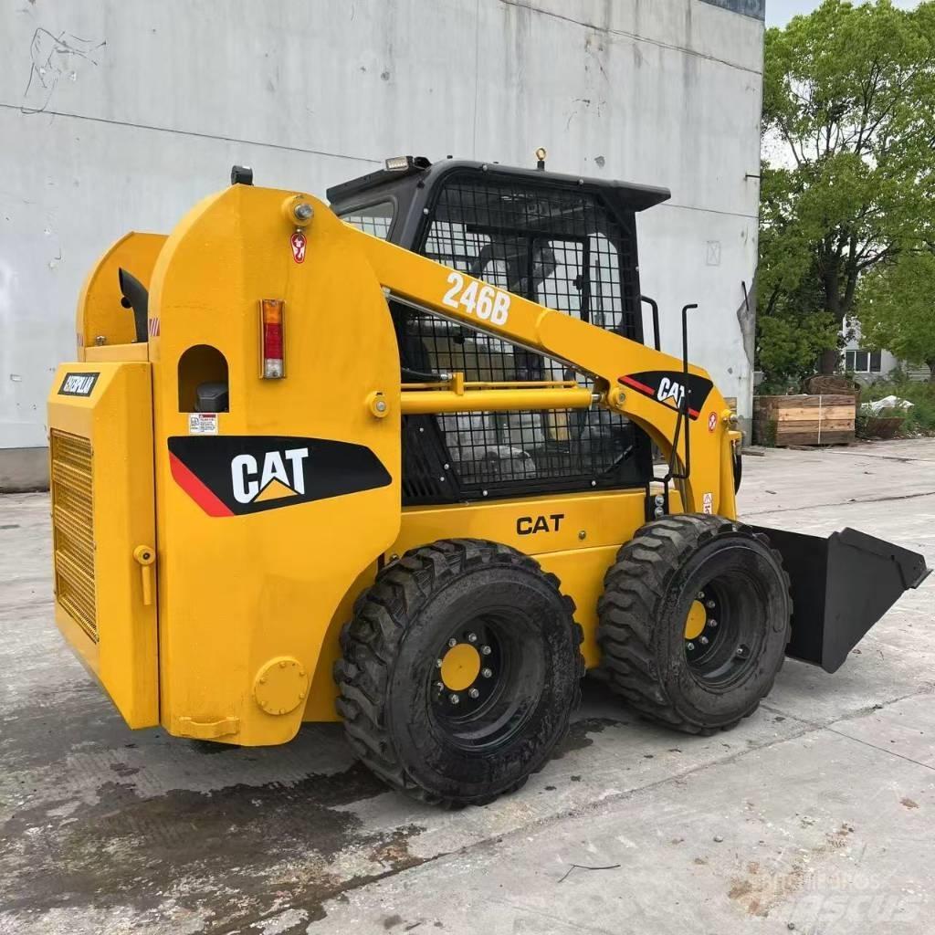 CAT 246 B Mini chargeuse