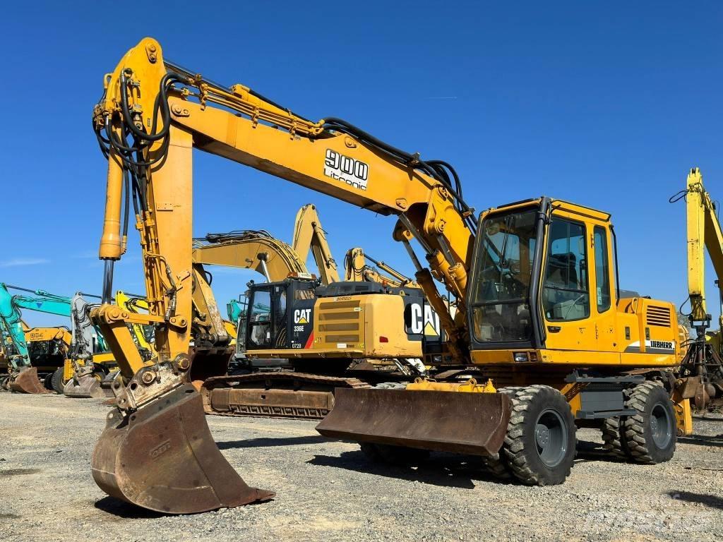 Liebherr A 900 B Pelle sur pneus