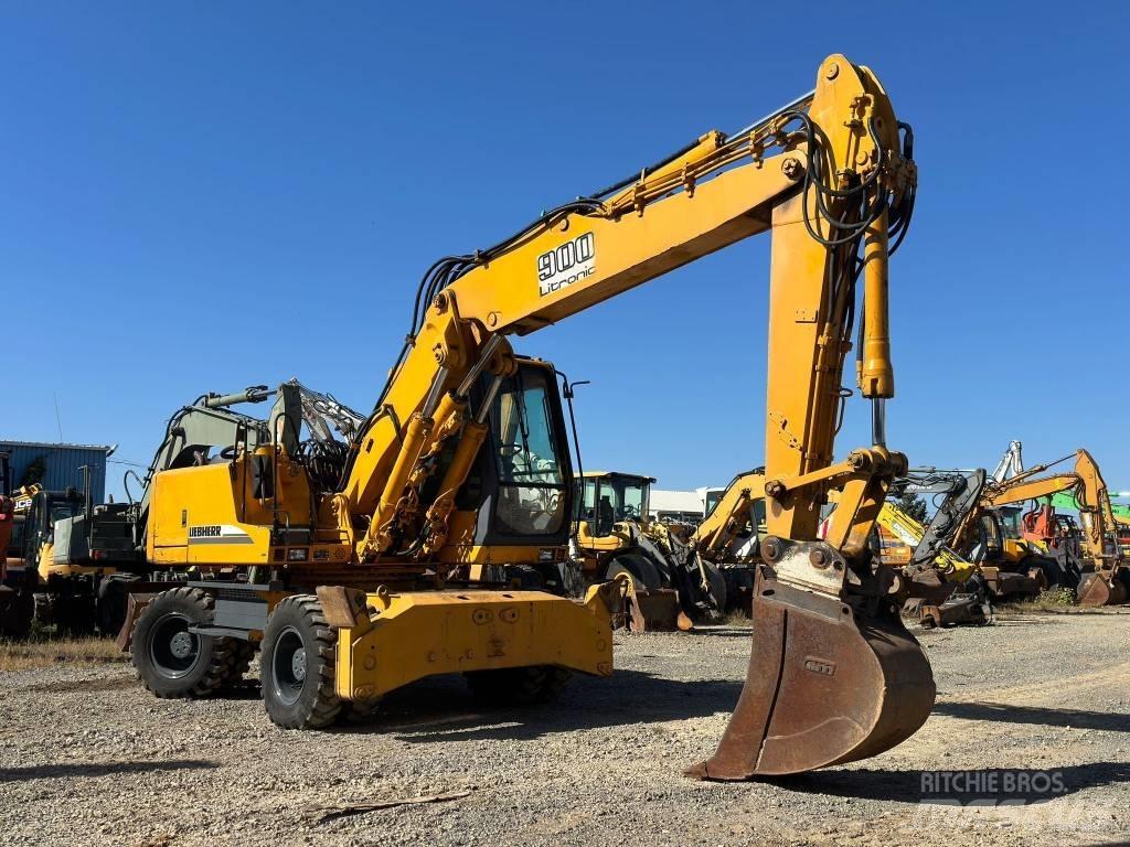 Liebherr A 900 B Pelle sur pneus