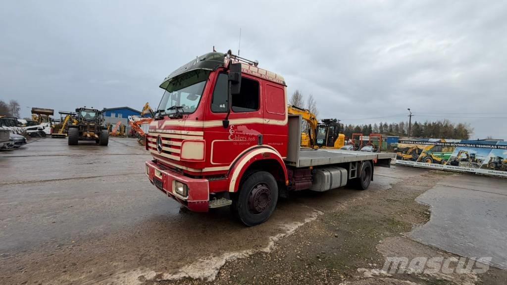 Mercedes-Benz 1827 Camion porte engin