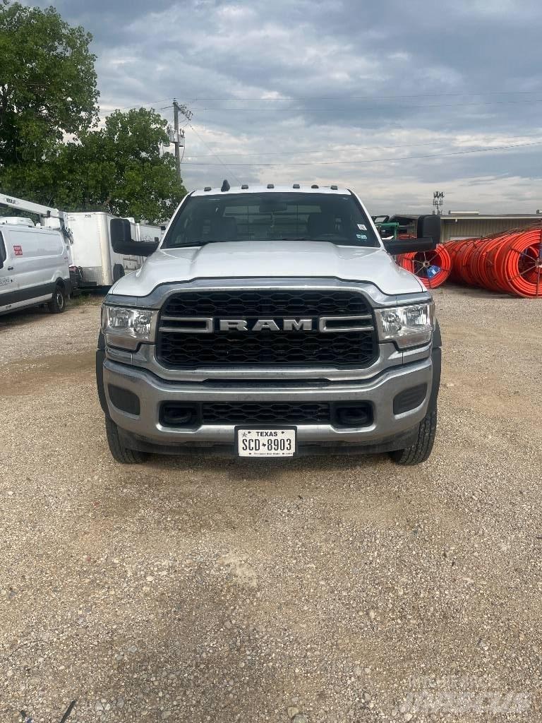RAM 5500 Camion plateau