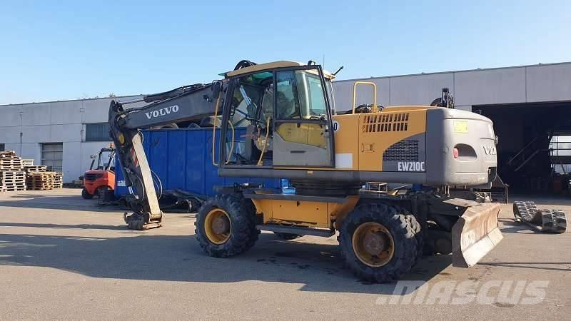 Volvo EW 210 C Pelle sur pneus
