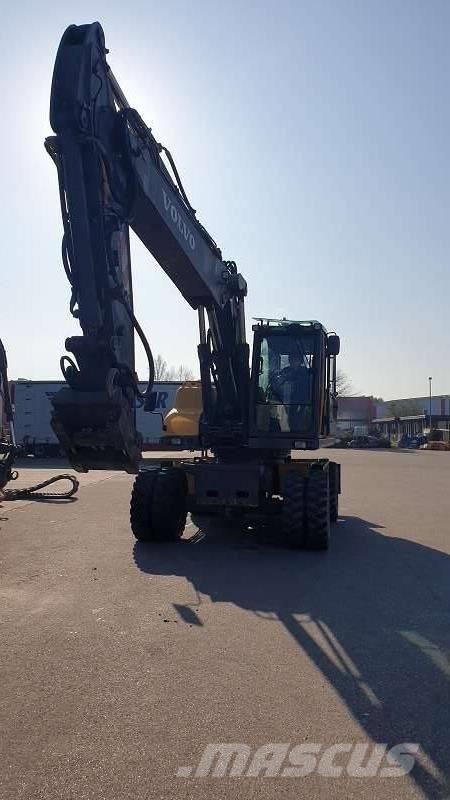 Volvo EW 210 C Pelle sur pneus