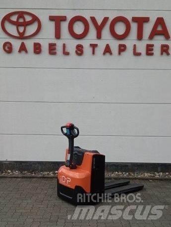 Toyota LWE 200 Transpalette accompagnant