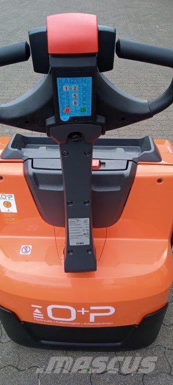 Toyota LWE 200 Gerbeur accompagnant