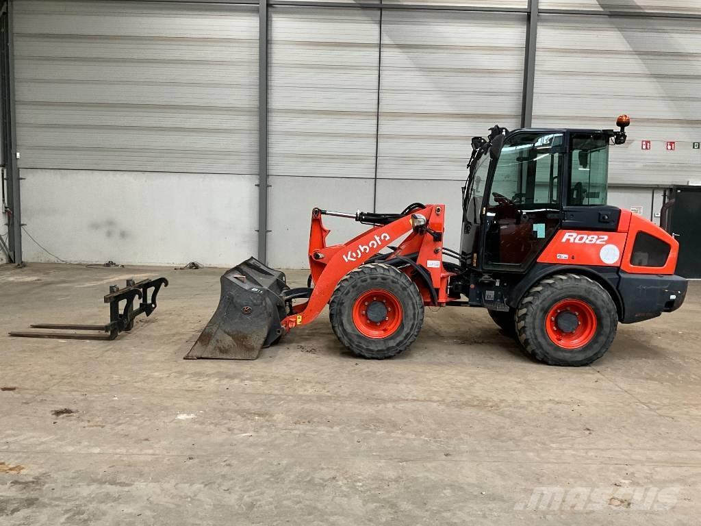 Kubota R 082 Chargeuse sur pneus