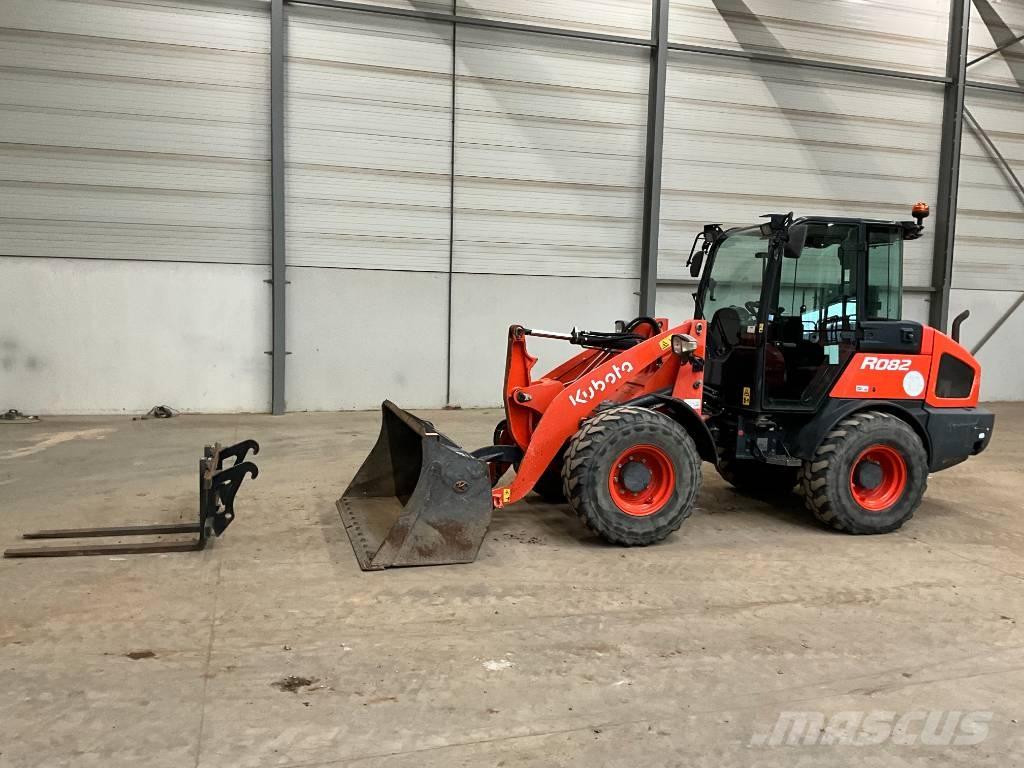 Kubota R 082 Chargeuse sur pneus