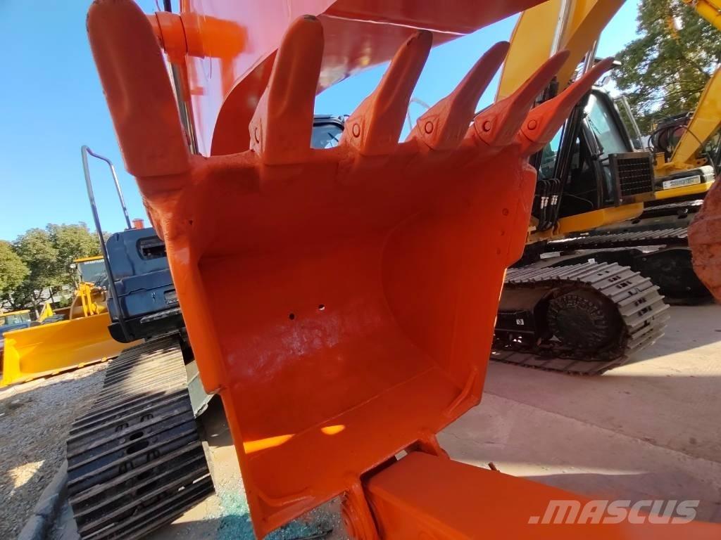 Hitachi ZX 200 Pelle sur chenilles