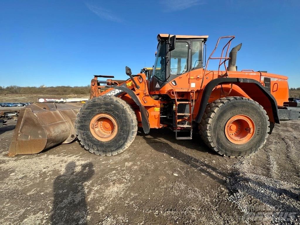 Doosan DX420-3 Pelle sur pneus