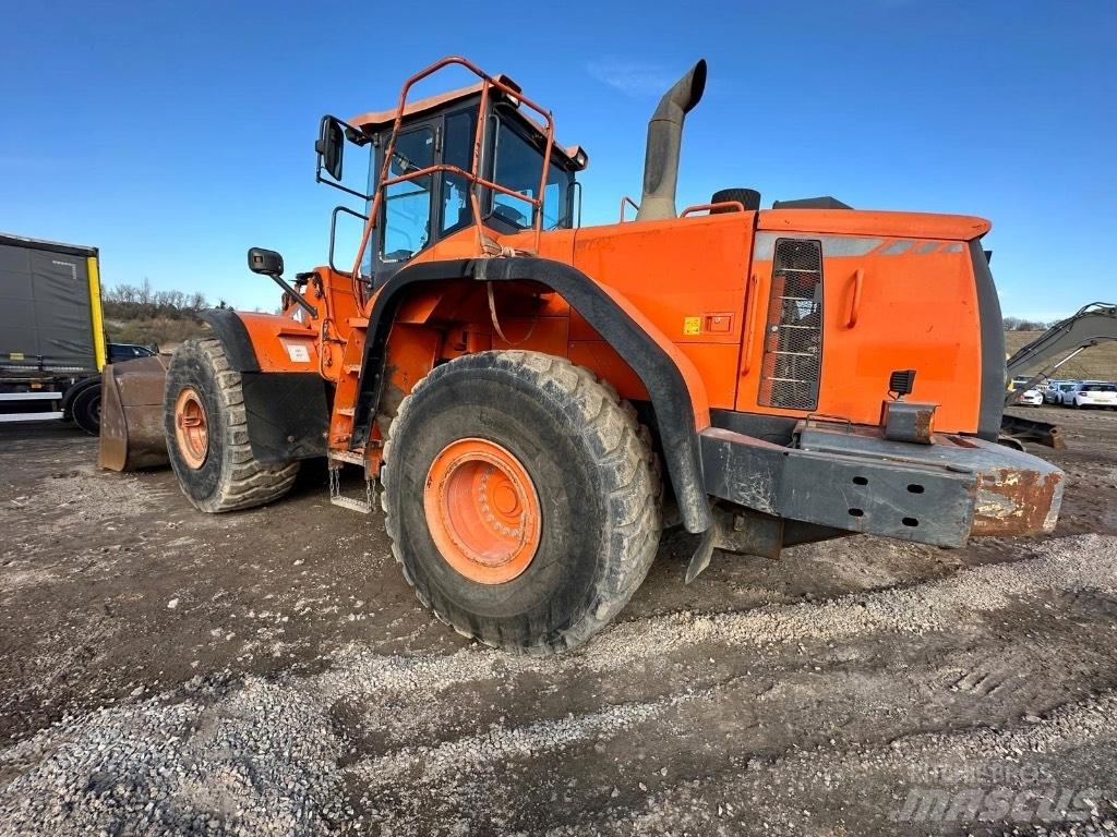 Doosan DX420-3 Pelle sur pneus