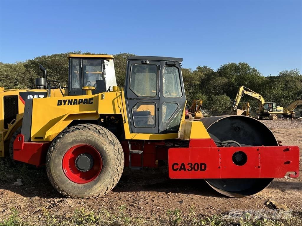Dynapac CA 30 D Rouleaux monocylindre