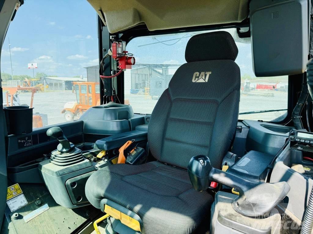 CAT D 7 Bouteurs sur chenilles