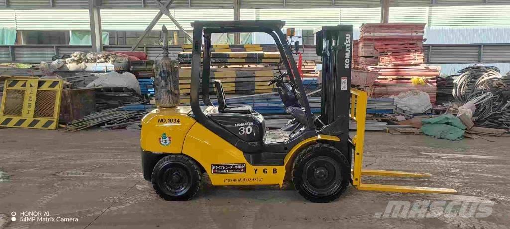 Komatsu FD 30 T-17 Chariots diesel