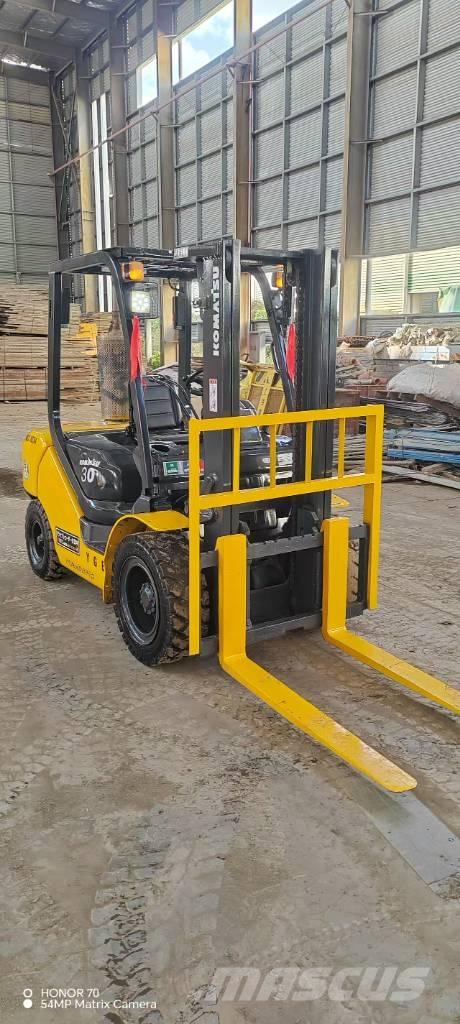 Komatsu FD 30 T-17 Chariots diesel