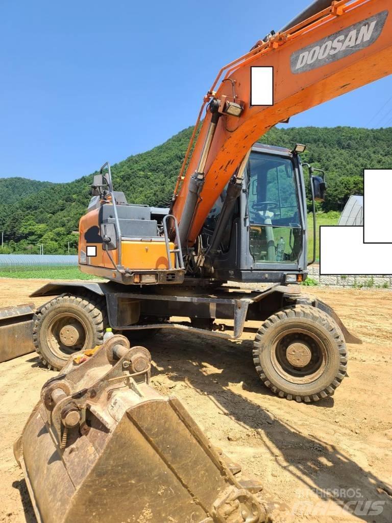 Doosan DX 140 W Pelle sur pneus
