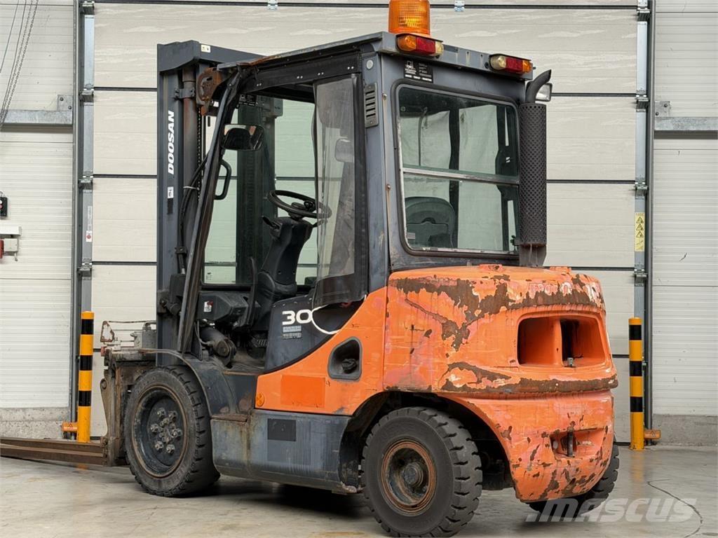 Doosan D30S-5 Chariots diesel