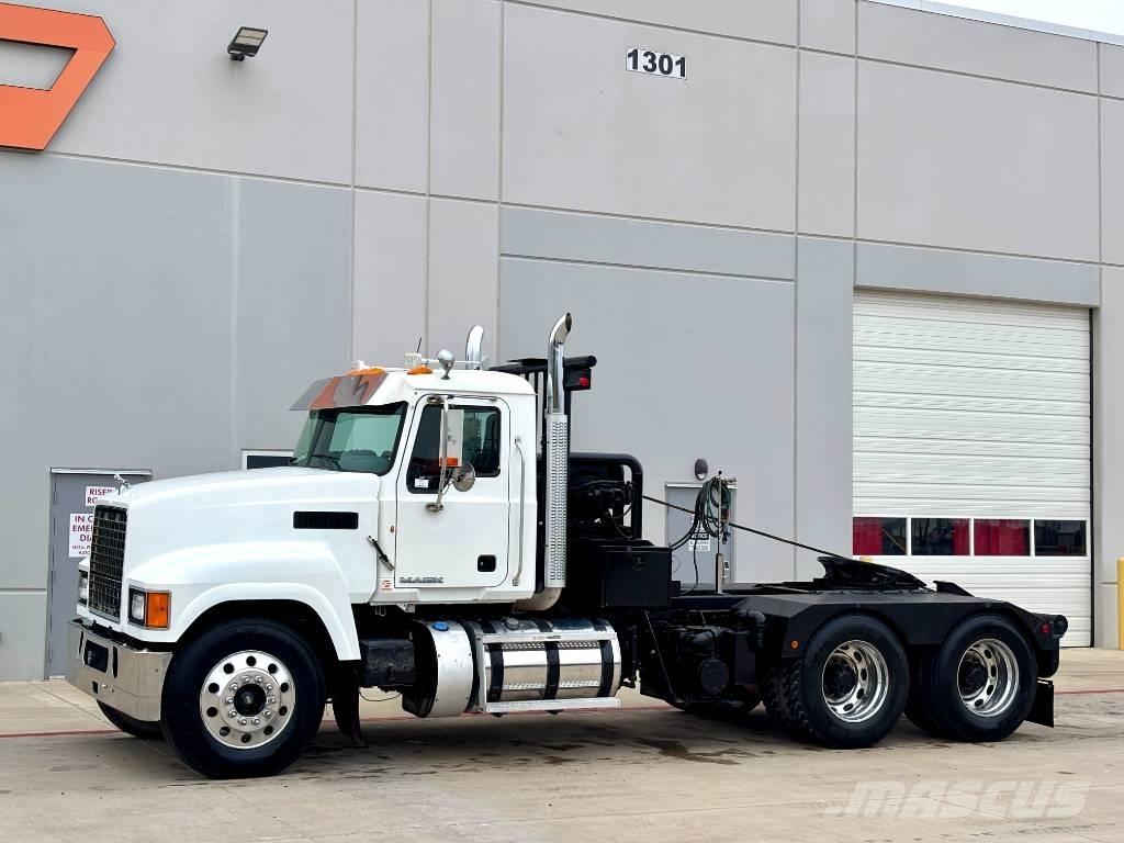 Mack CHU 613 Camion dépannage