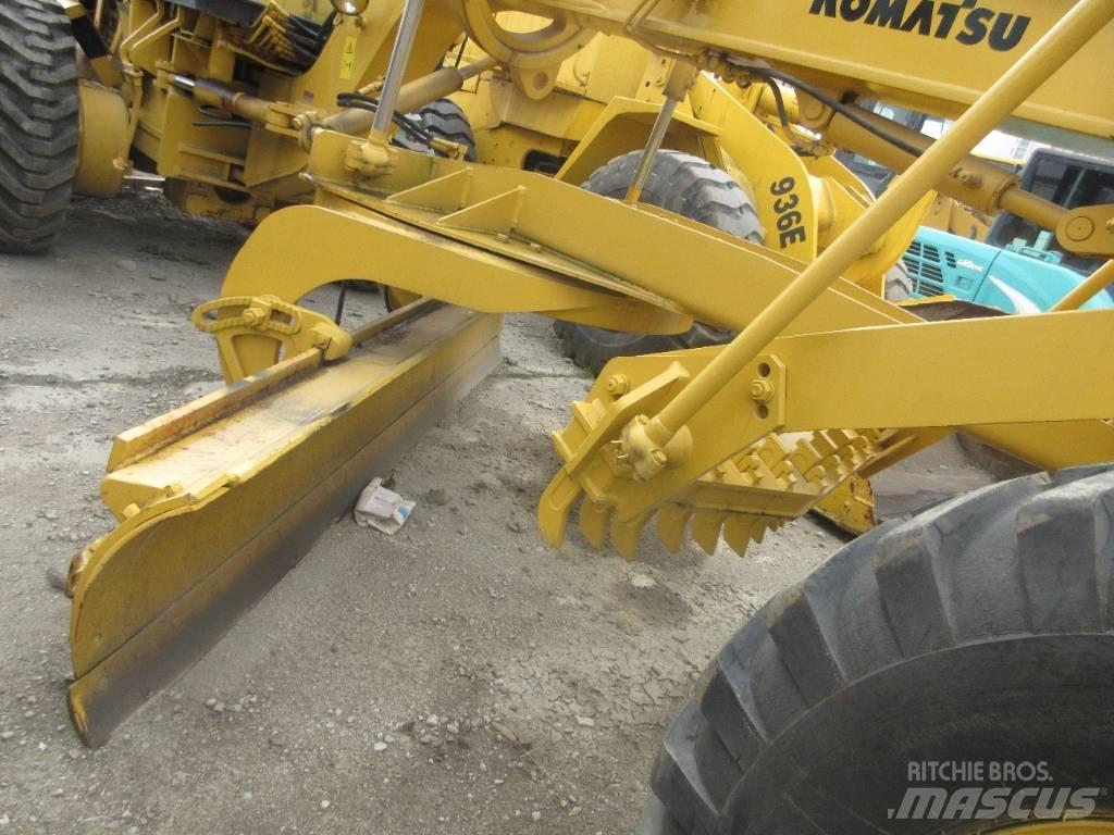 Komatsu GD 623 Niveleuse