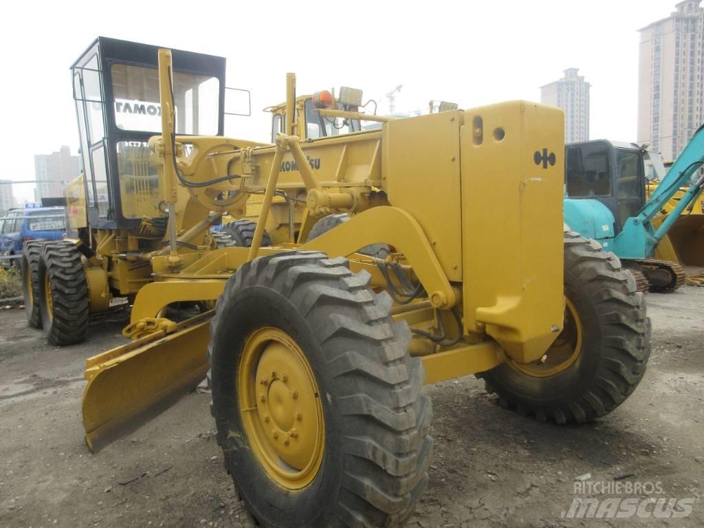 Komatsu GD 623 Niveleuse