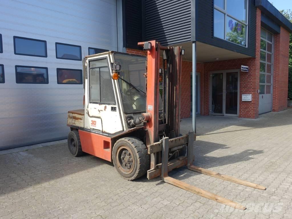 Nissan EGH02 A 30 U Chariots diesel
