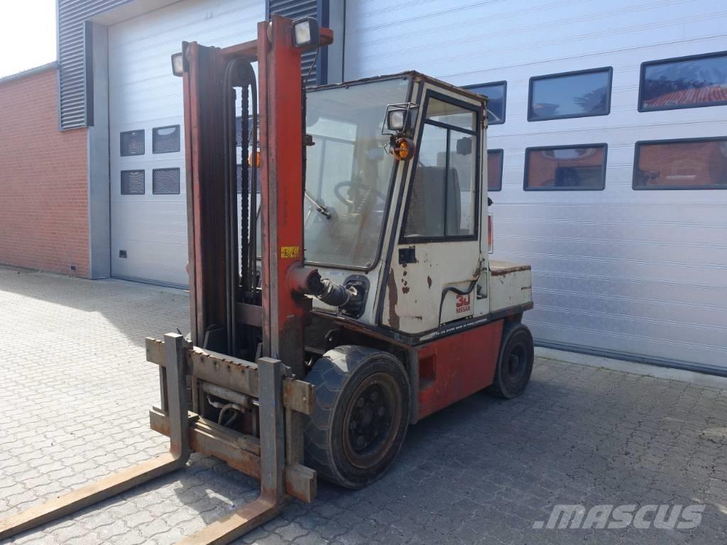 Nissan EGH02 A 30 U Chariots diesel