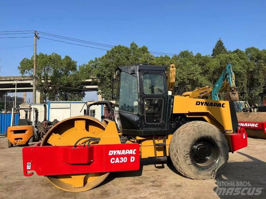 Dynapac CA300 Niveleuse